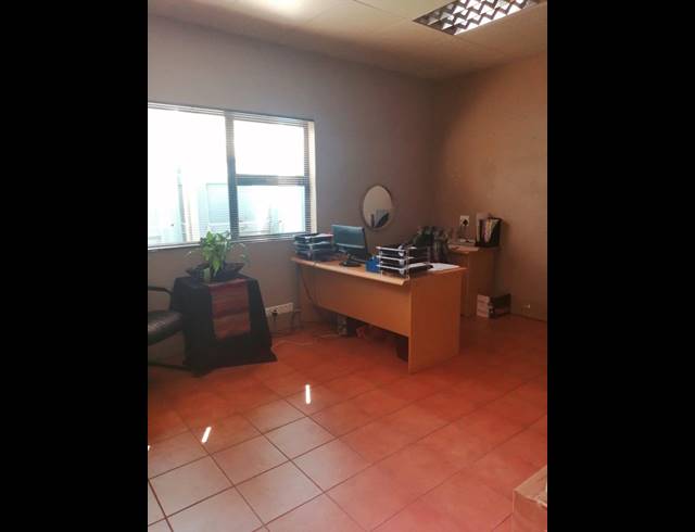 902M² BUILDING FOR SALE IN VAALPARK